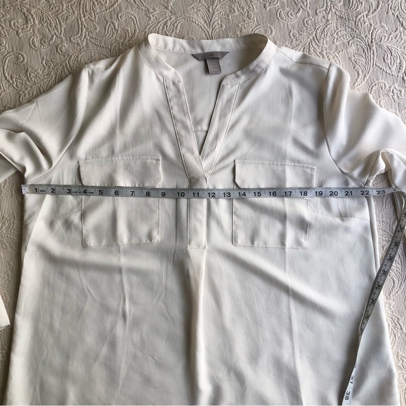 H&M Ivory Sheer Long Sleeve Collarless V-Neck Cut Lightweight Blouse - Picture 4 of 8